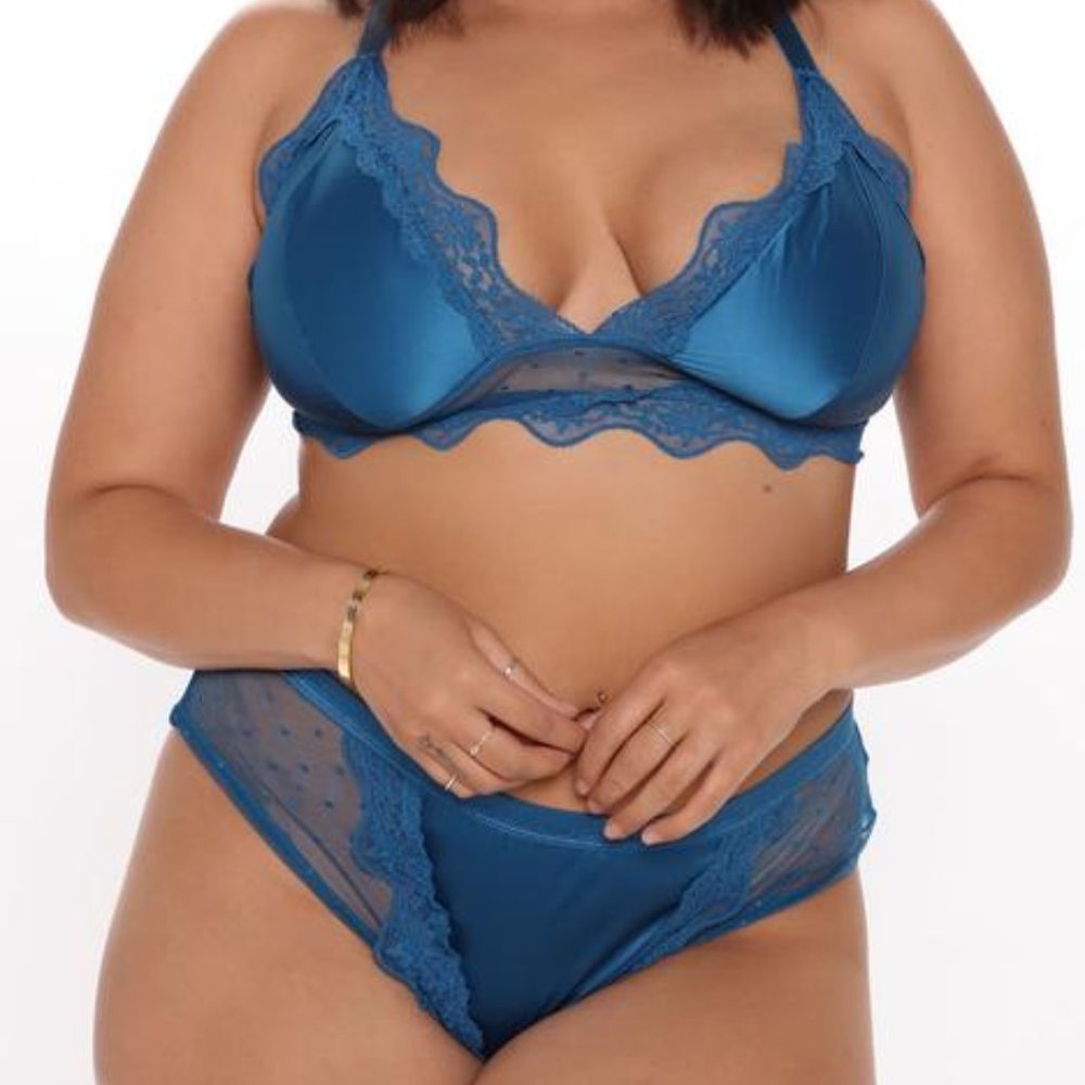Fashion Nova NWT Call Me Over Lace Garter 2 Piece